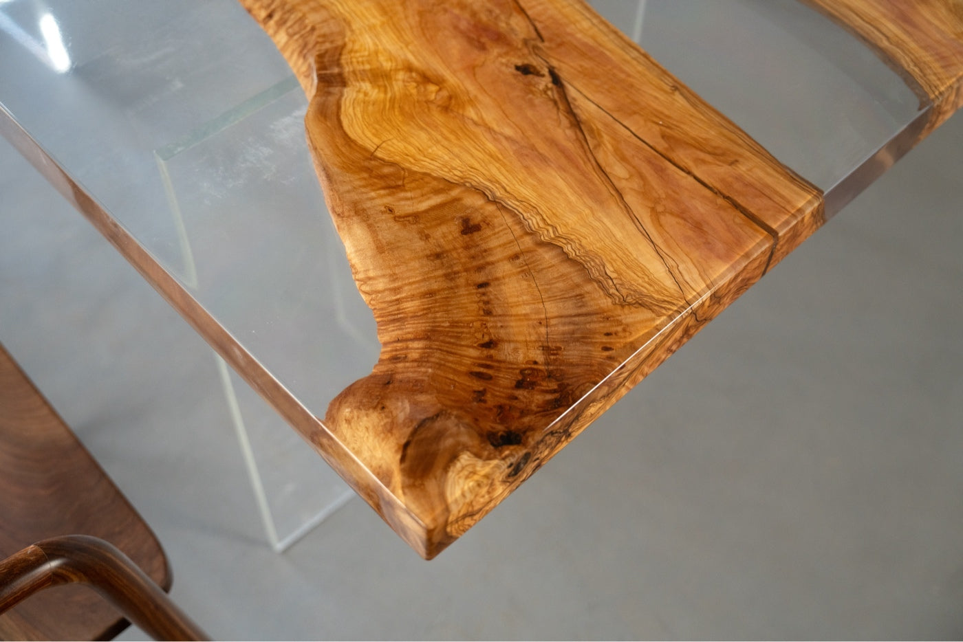 Best Wood Types for Epoxy Resin Tables (2025 Guide)